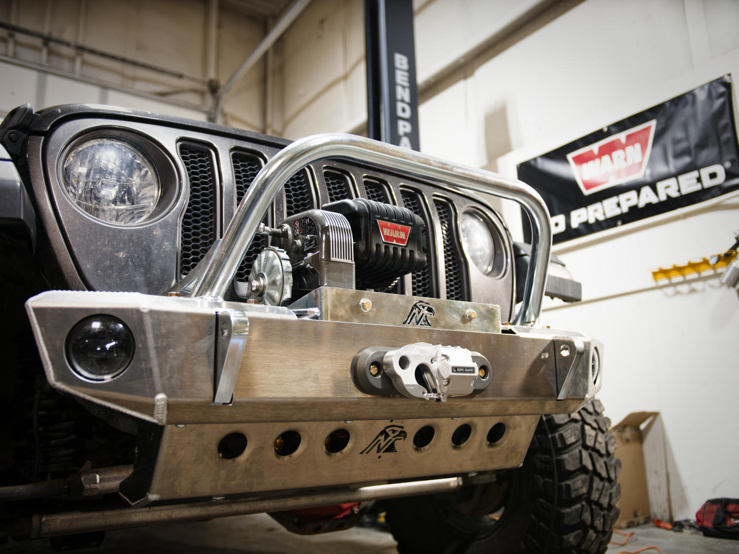 JL/JT Front Bumper - 8274 Aluminum Adventure Series