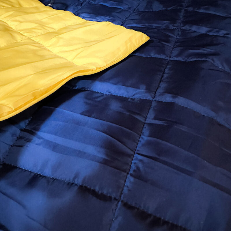 CLASSIC NAVY PUFFY BLANKET